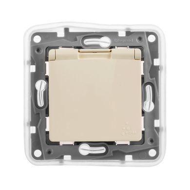 ETIKA Розетка 2К+З с крышкой и шторками IP44 Слоновая Кость 672332 фото